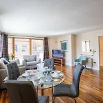 Georgian Square Apartments
